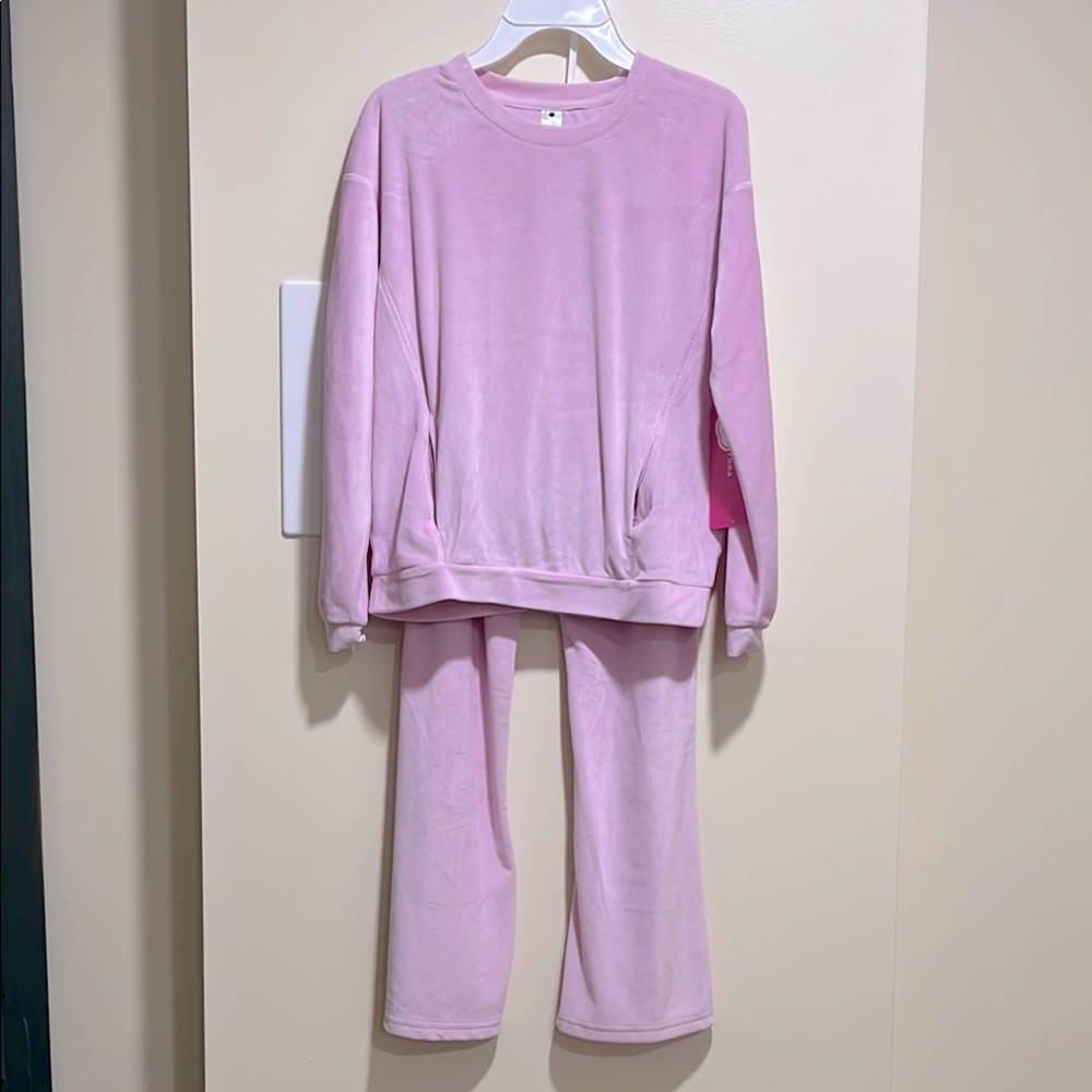 Yogalicious 2 piece girls size L (12) velour set